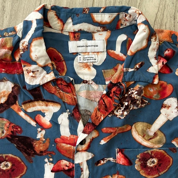 Urban Outfitters mushroom 🍄 men’s button down top - Picture 2 of 3